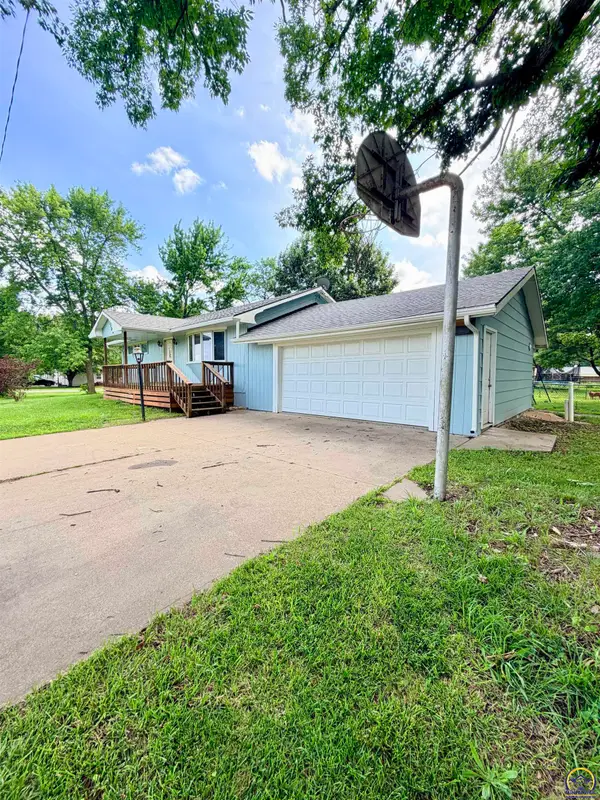 302 First St, Americus, KS 66835