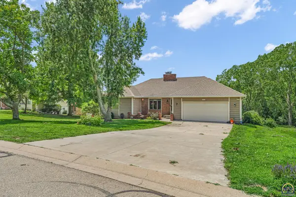 3725 SW Kings Forest Rd, Topeka, KS 66610