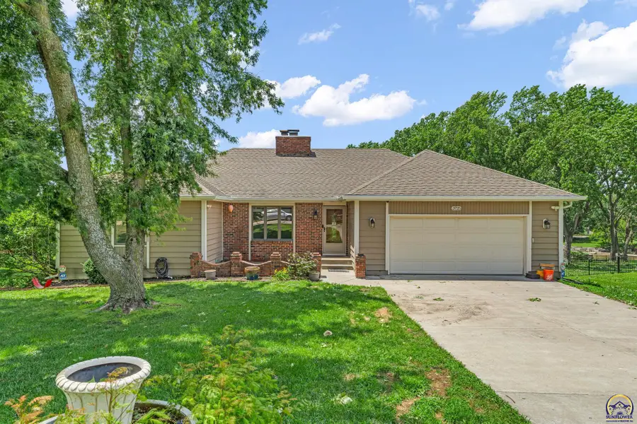3725 SW Kings Forest Rd, Topeka, KS 66610 - #2