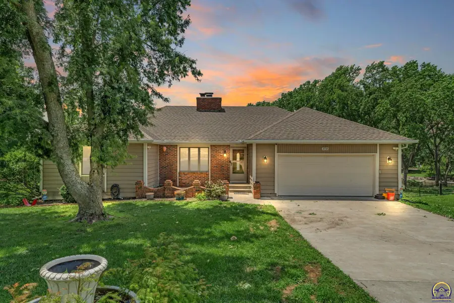 3725 SW Kings Forest Rd, Topeka, KS 66610 - #3