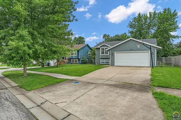 7425 SW 27th St, Topeka, KS 66614