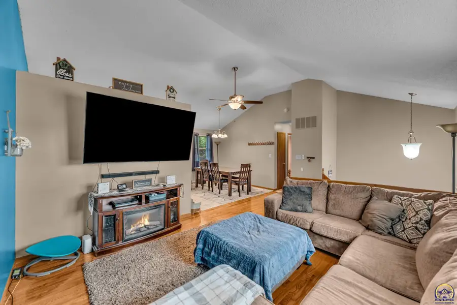 7425 SW 27th St, Topeka, KS 66614 - #3