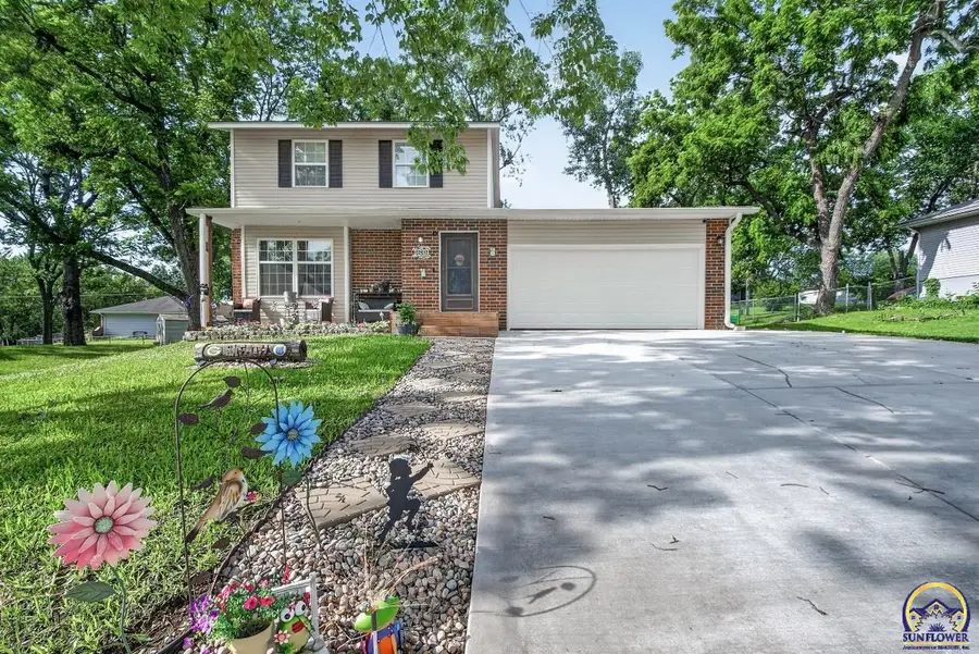 1639 SE 37th Ter, Topeka, KS 66609 - #2