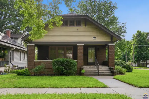 1280 SW Macvicar Ave, Topeka, KS 66604