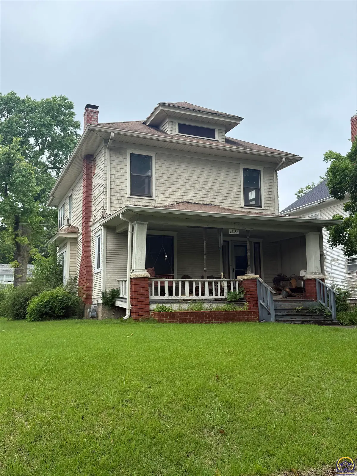 1221 SW Mulvane St, Topeka, KS 66604 - #1