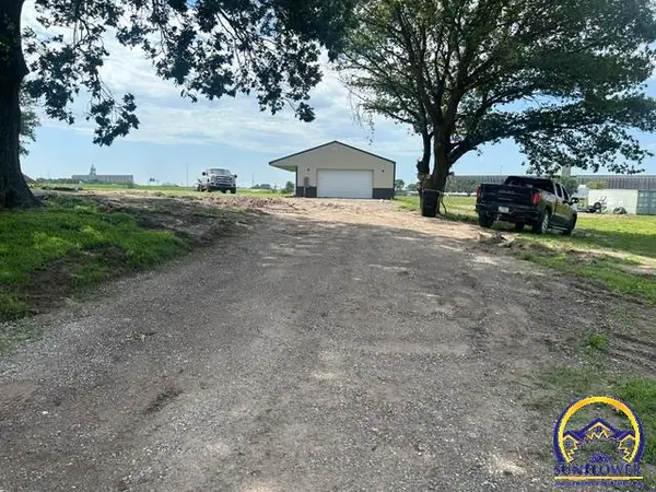 4449 NW 25th St, Topeka, KS 66618
