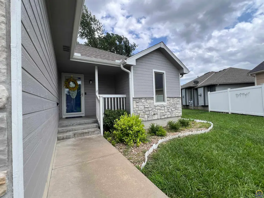 3710 SW Brook Lawn Ct, Topeka, KS 66610 - #2