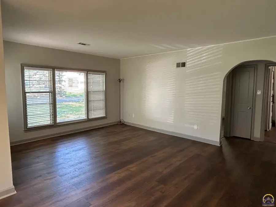 814 SW Orleans St, Topeka, KS 66606 - #3