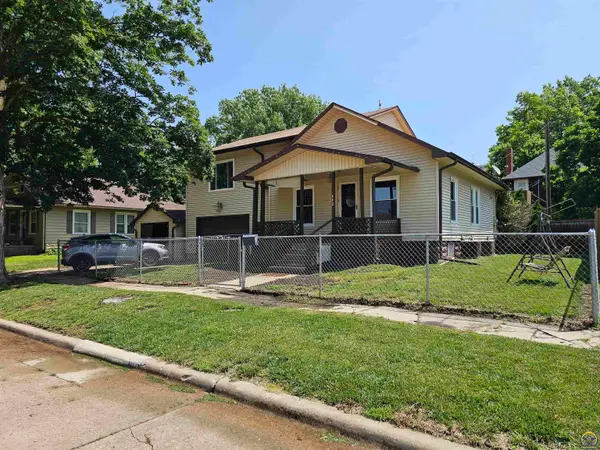 112 N 13th St, Sabetha, KS 66534