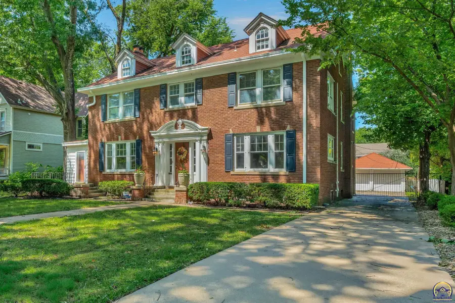 1417 SW College Ave, Topeka, KS 66604 - #2