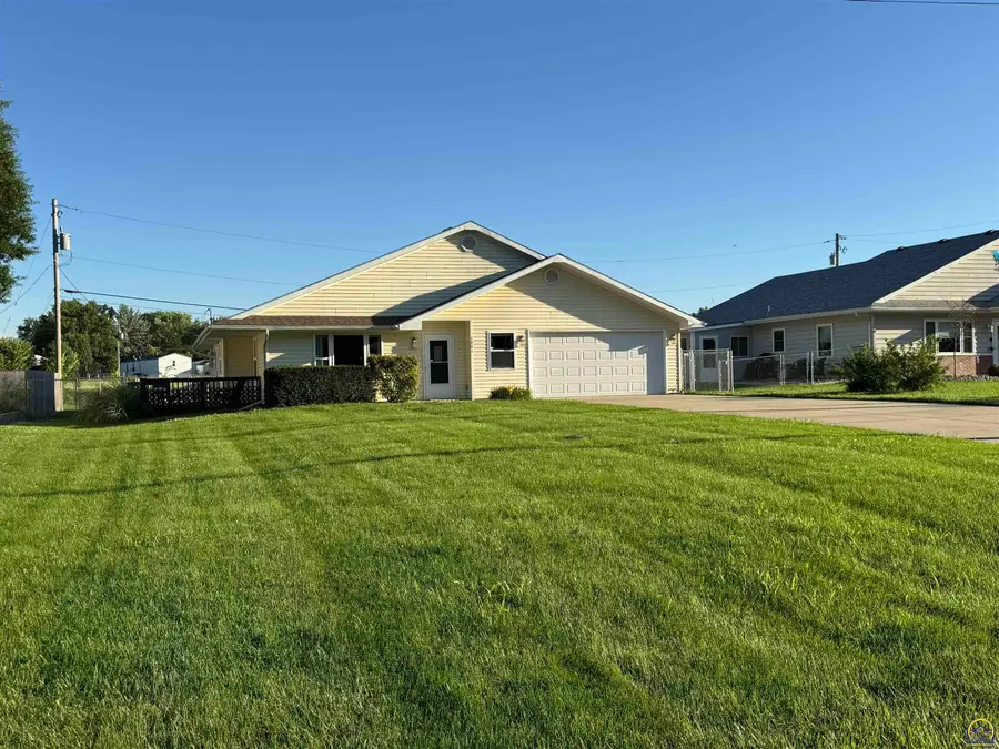1901 E 6th Ave, Emporia, KS 66801 - #2