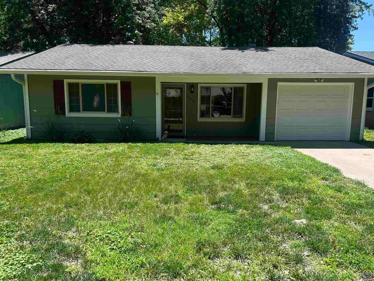 328 Lyon St, Lawrence, KS 66044 - #1