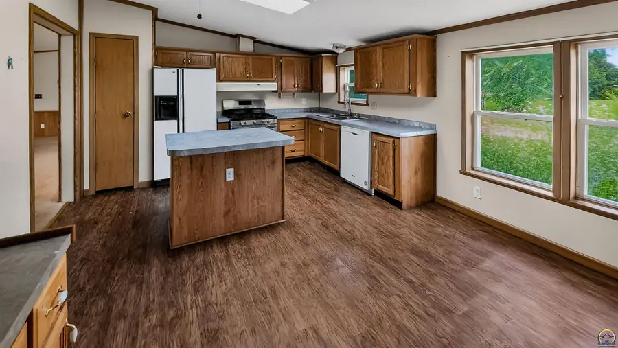 1602 Emmer Rd, Hartford, KS 66854 - #3