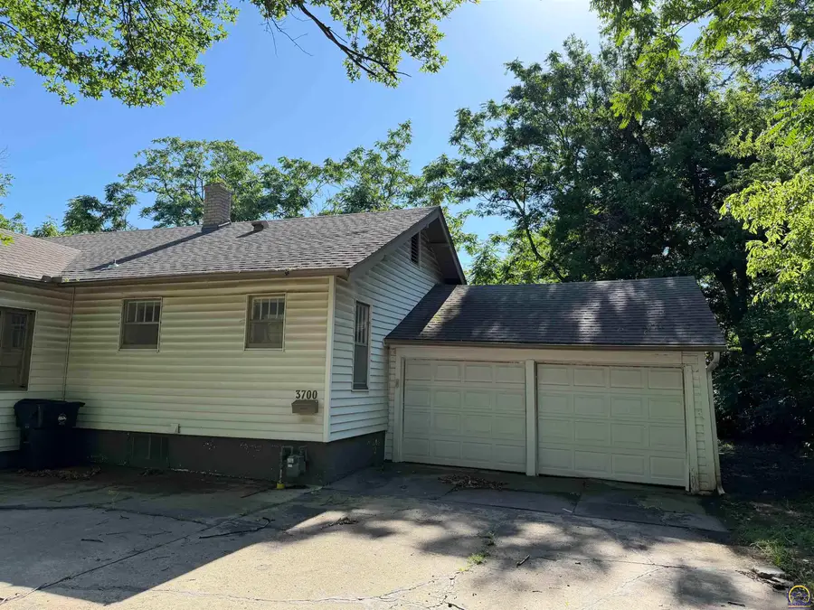 3700 SW 10th Ave, Topeka, KS 66604 - #2