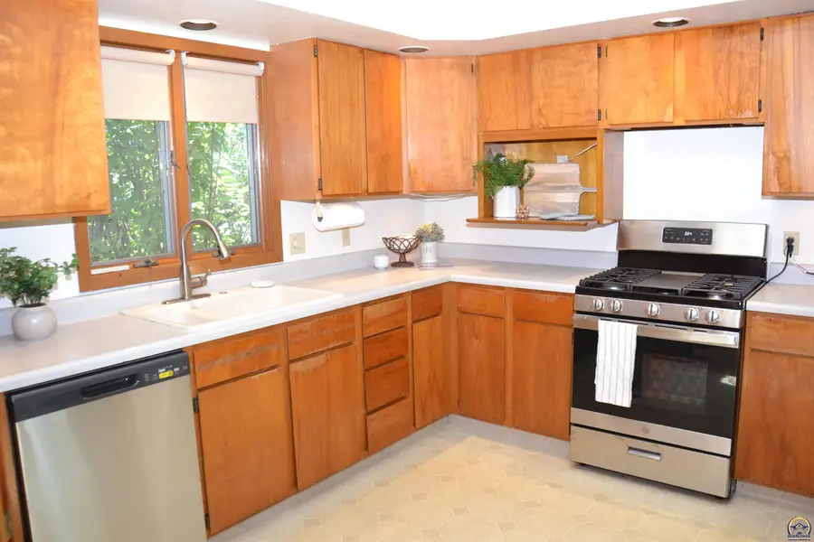 308 S 2nd St, Osage City, KS 66523 - #2