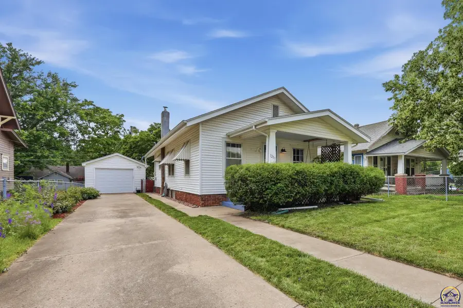 1205 SW Boswell Ave, Topeka, KS 66604 - #2