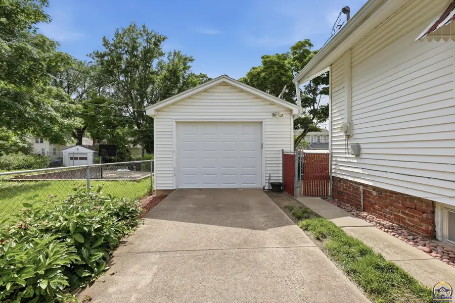 1205 SW Boswell Ave, Topeka, KS 66604 - #3