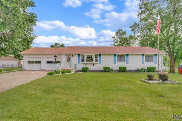 533 NE Monhollon Dr, Topeka, KS 66617