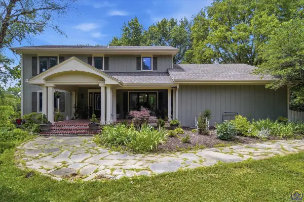 5415 SW Lincolnshire Cir, Topeka, KS 66610