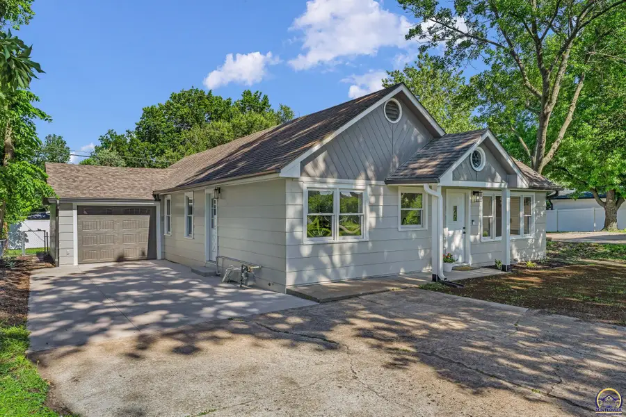 1900 SW Fairlawn Rd, Topeka, KS 66604 - #2