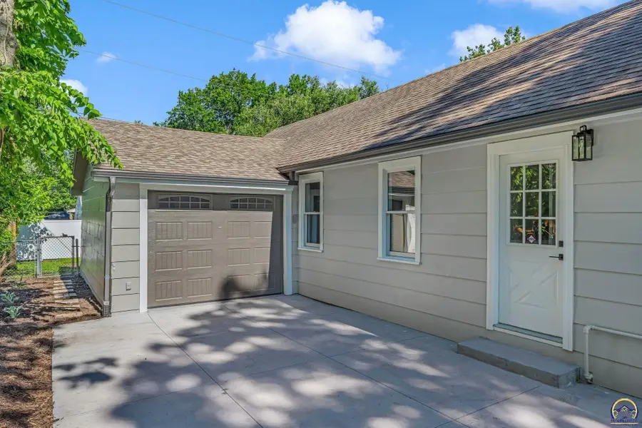 1900 SW Fairlawn Rd, Topeka, KS 66604 - #3