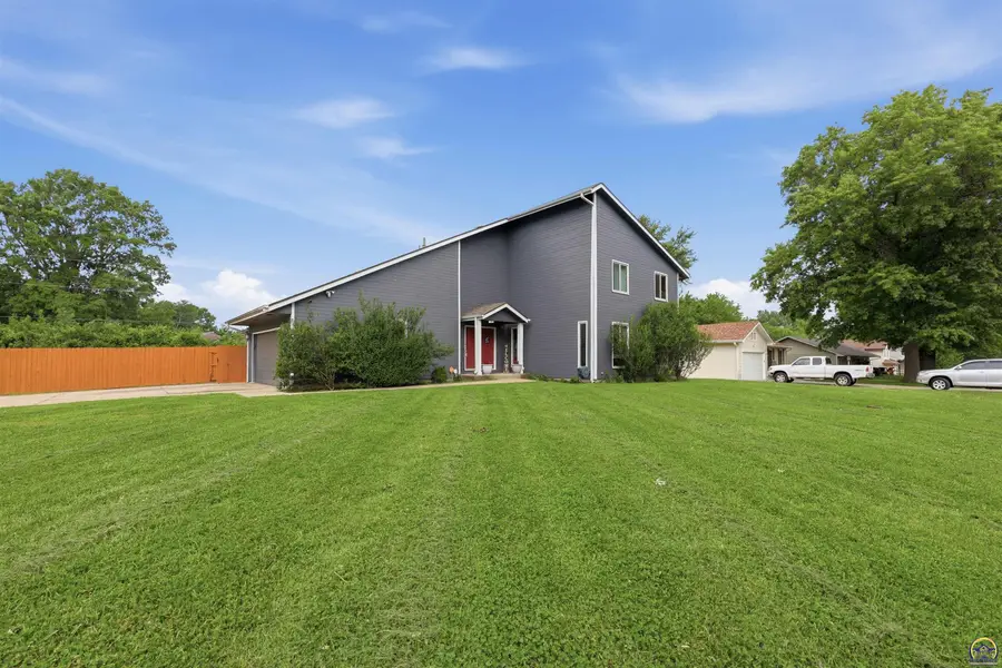 3013 SE Burton St, Topeka, KS 66605 - #3