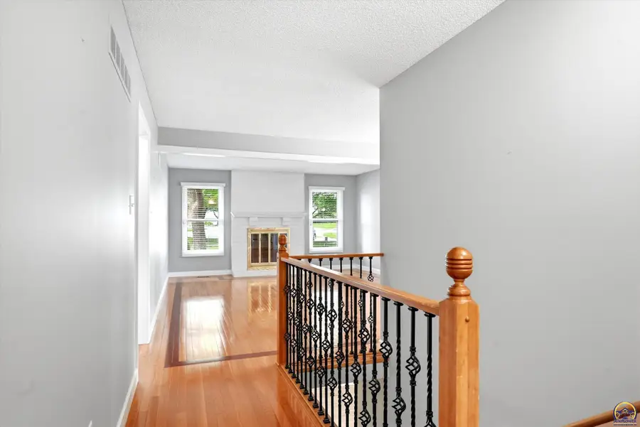 5500 SW Stonegate Ct, Topeka, KS 66606 - #3