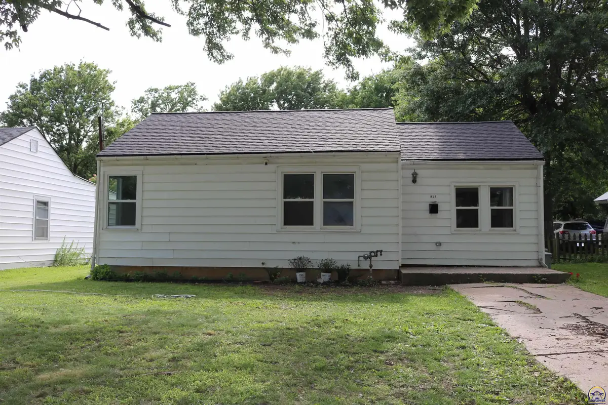 815 SW Parkview St, Topeka, KS 66606 - #1