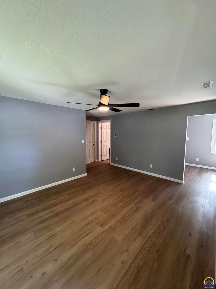 815 SW Parkview St, Topeka, KS 66606 - #2