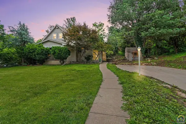 2508 SW Fillmore St, Topeka, KS 66611
