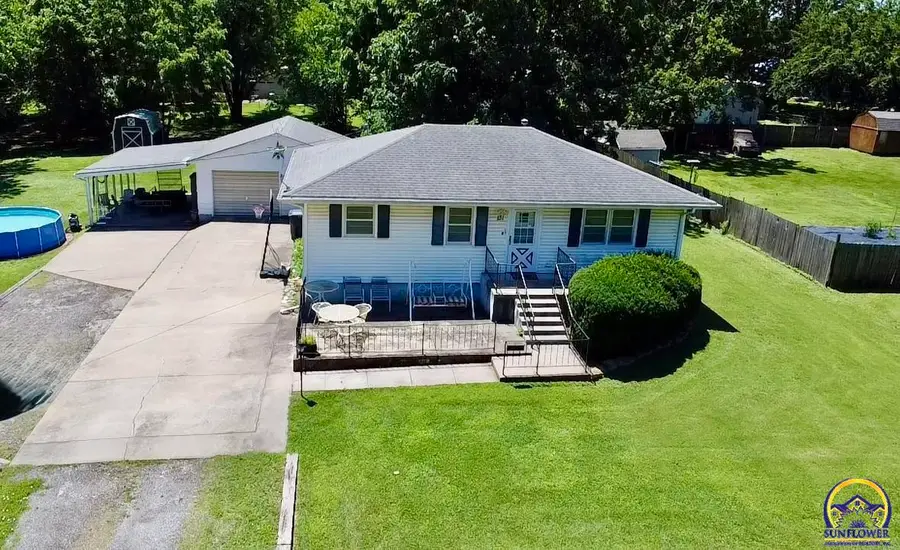 131 E Dayton Ave, Burlingame, KS 66413 - #2