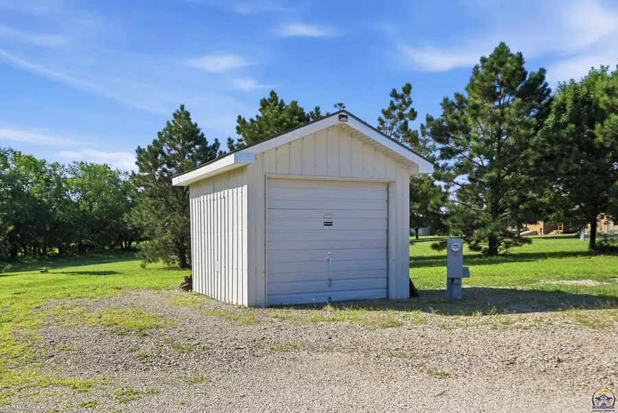 16345 Shadow Cir, Wamego, KS 66547 - #2