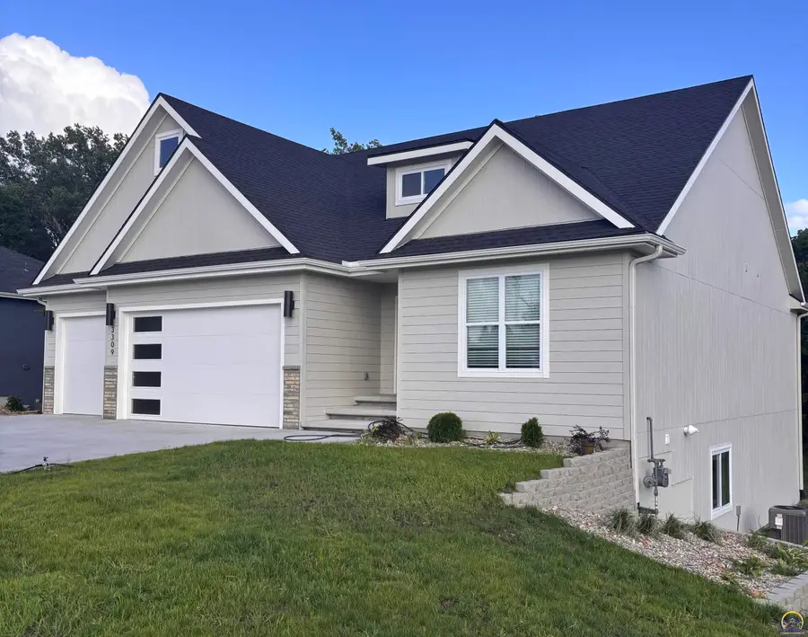 3309 SE 23rd St, Topeka, KS 66605 - #3