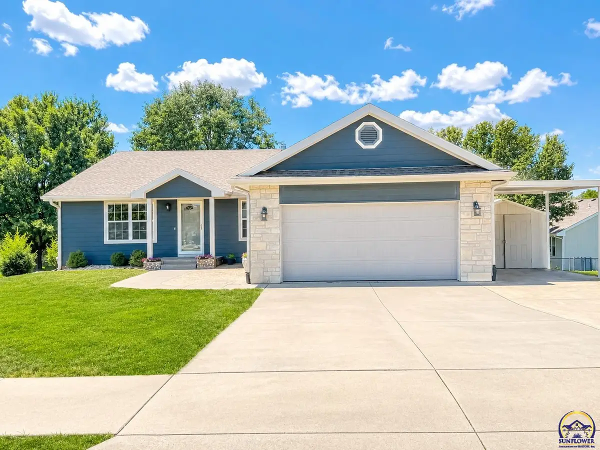 4105 SW Cambridge Ave, Topeka, KS 66610 - #1