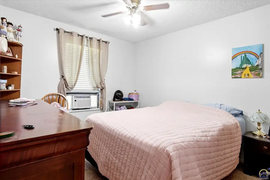 923 SE Wood St, Topeka, KS 66607 - #3