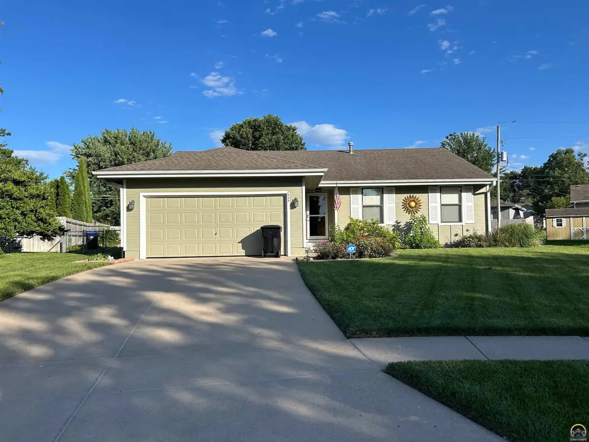 7325 SW 26th Ct, Topeka, KS 66614 - #1