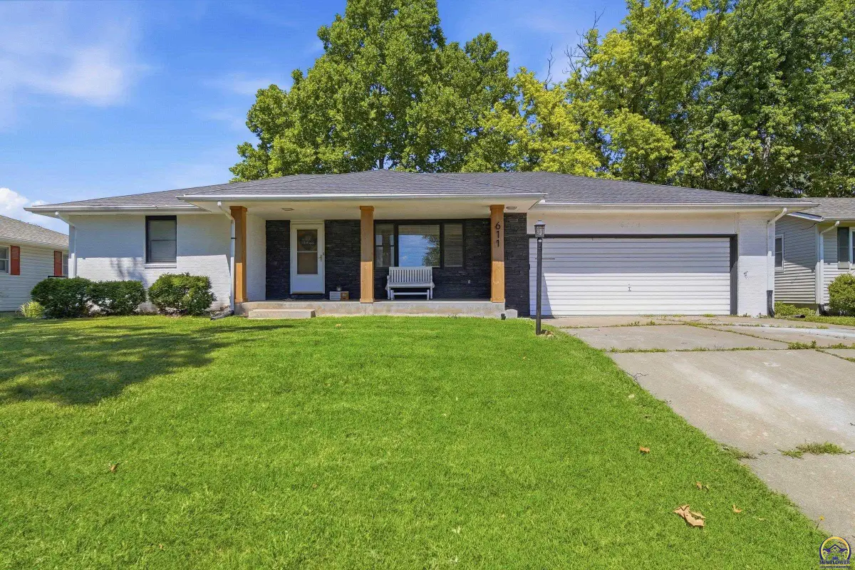 611 Kansas Ave, Alma, KS 66401 - #1