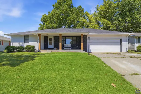 611 Kansas Ave, Alma, KS 66401