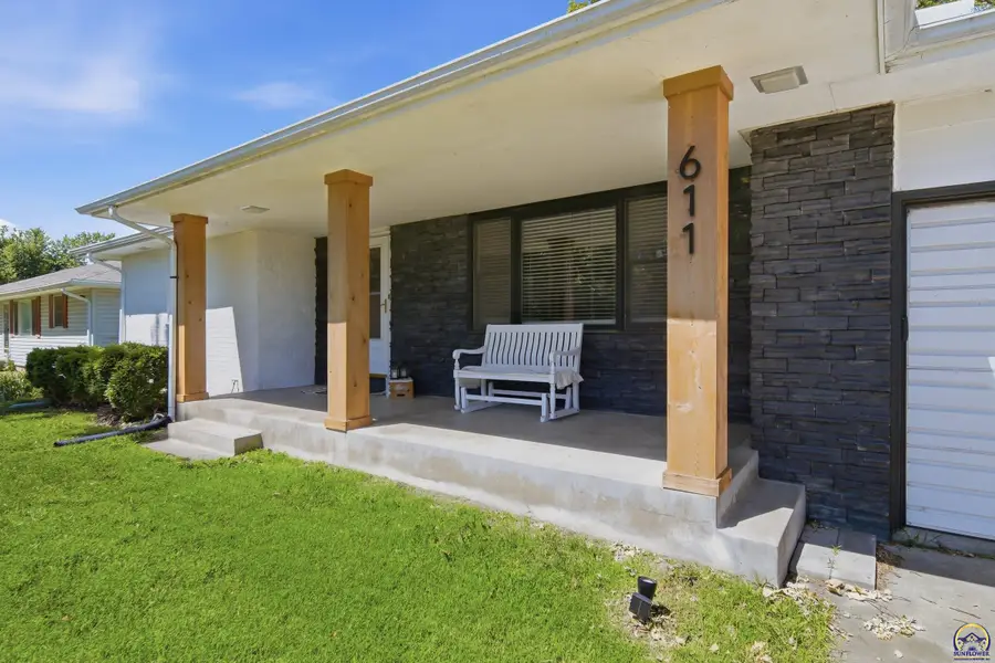 611 Kansas Ave, Alma, KS 66401 - #2