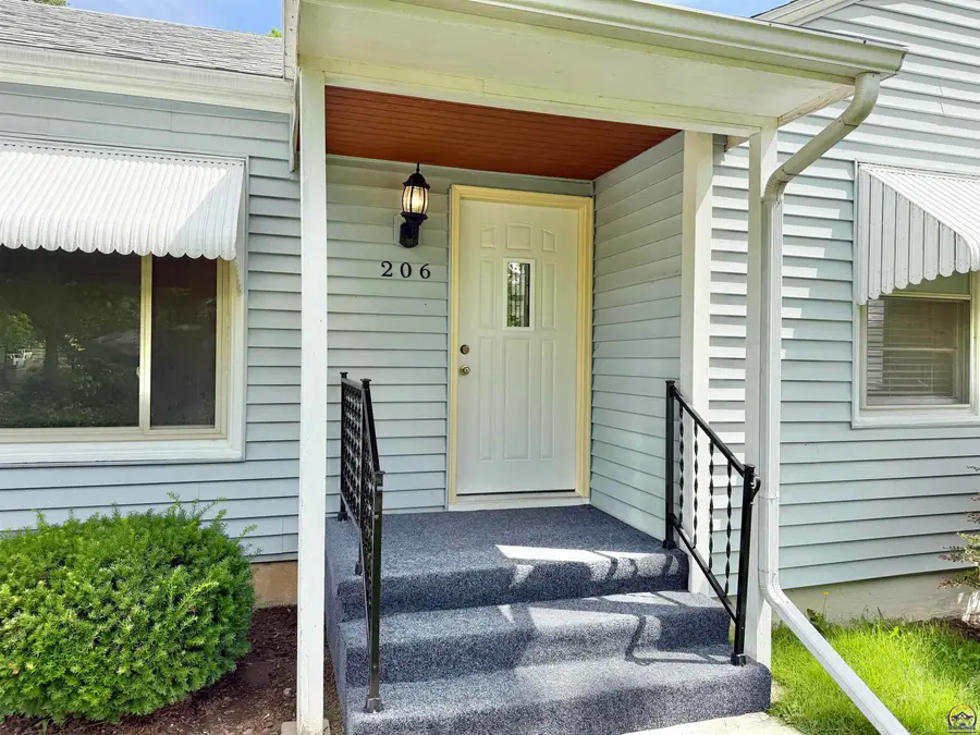 206 SW 24th St, Topeka, KS 66611 - #3
