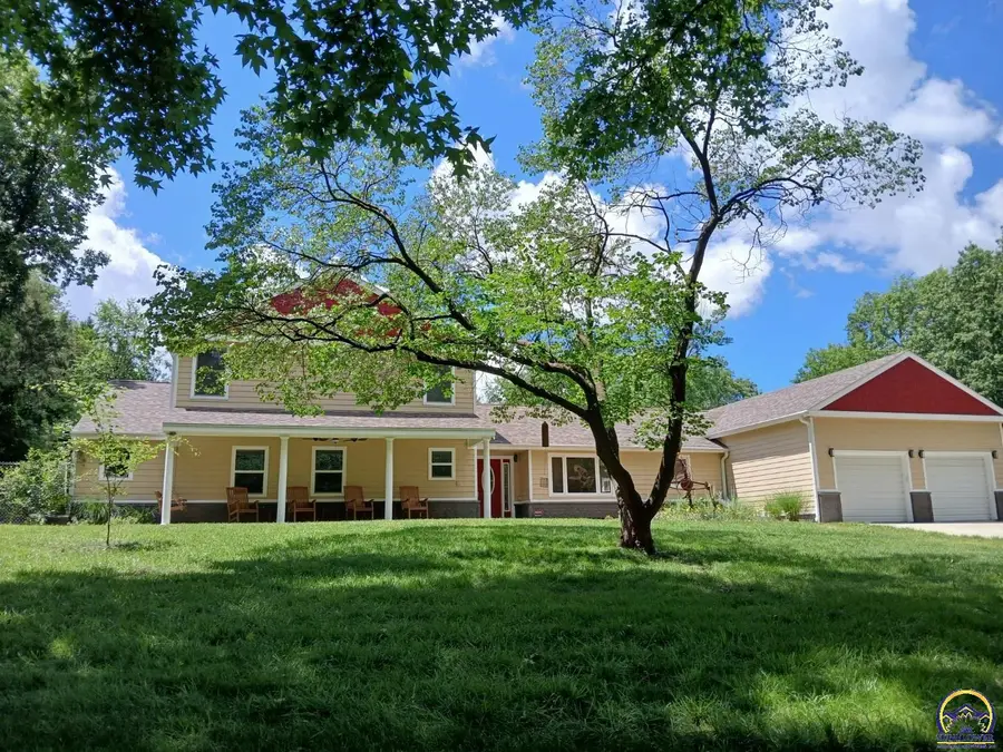 301 SW Yorkshire Rd, Topeka, KS 66606 - #2