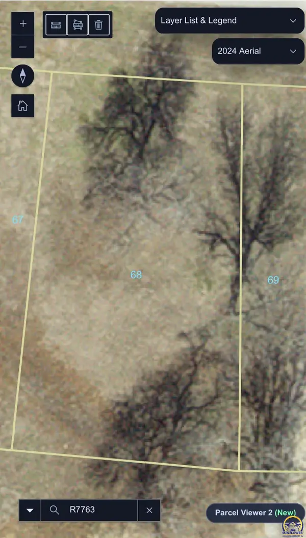 7915 Lake Ridge Pkwy, Ozawkie, KS 66070