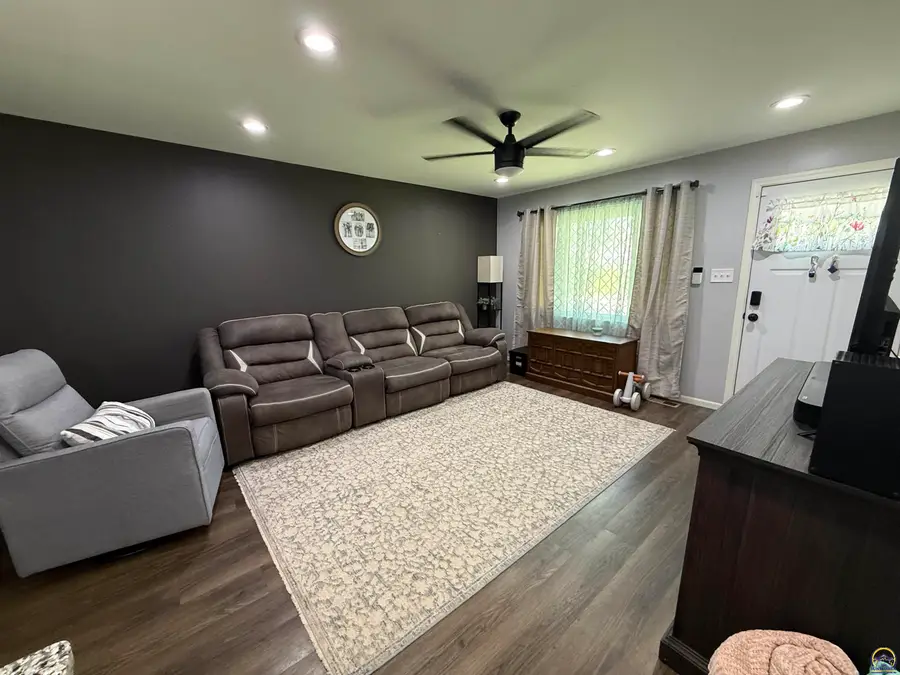 2616 SE Iowa Ave, Topeka, KS 66605 - #2