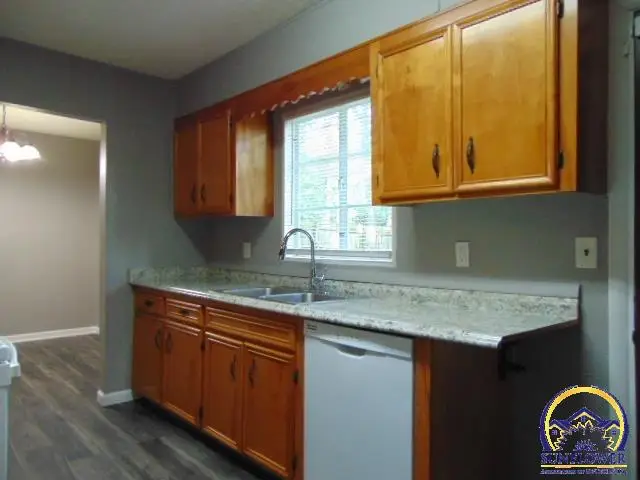 1407 SW Glencoe St, Topeka, KS 66611 - #2
