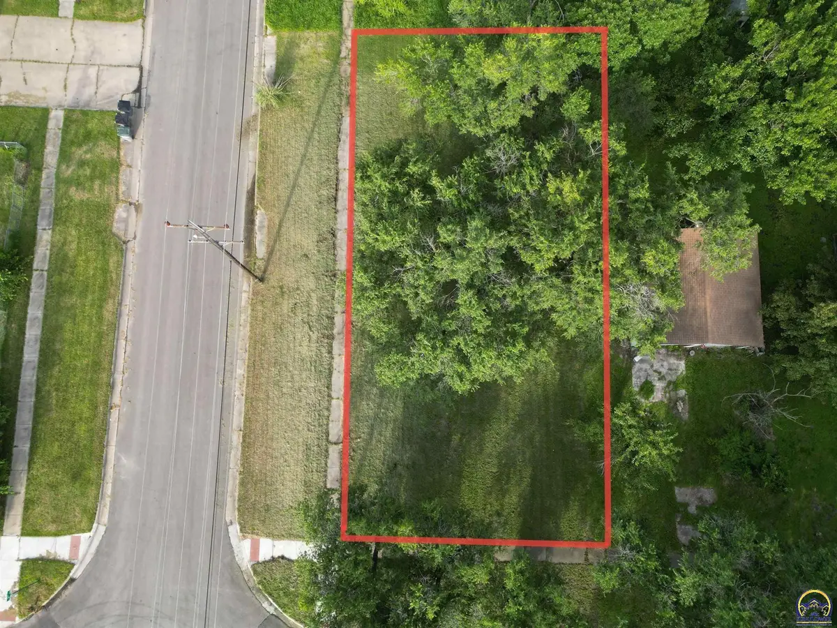 126 Sylvan St, Emporia, KS 66801 - #1