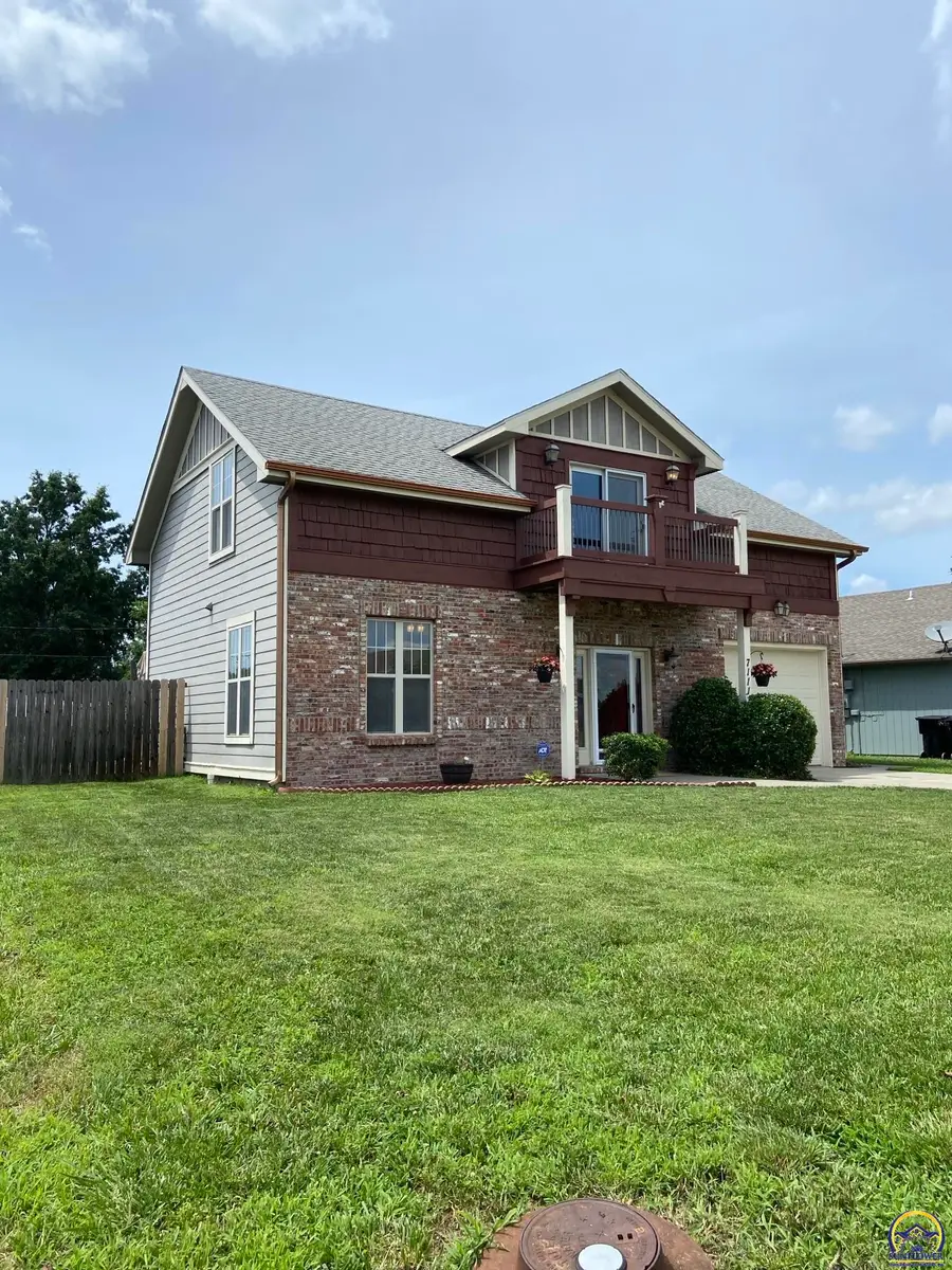 7111 SW Wheatfield Ln, Topeka, KS 66619 - #2