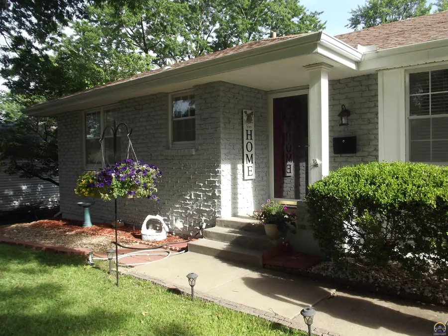 5509 SW 25th St, Topeka, KS 66614 - #2