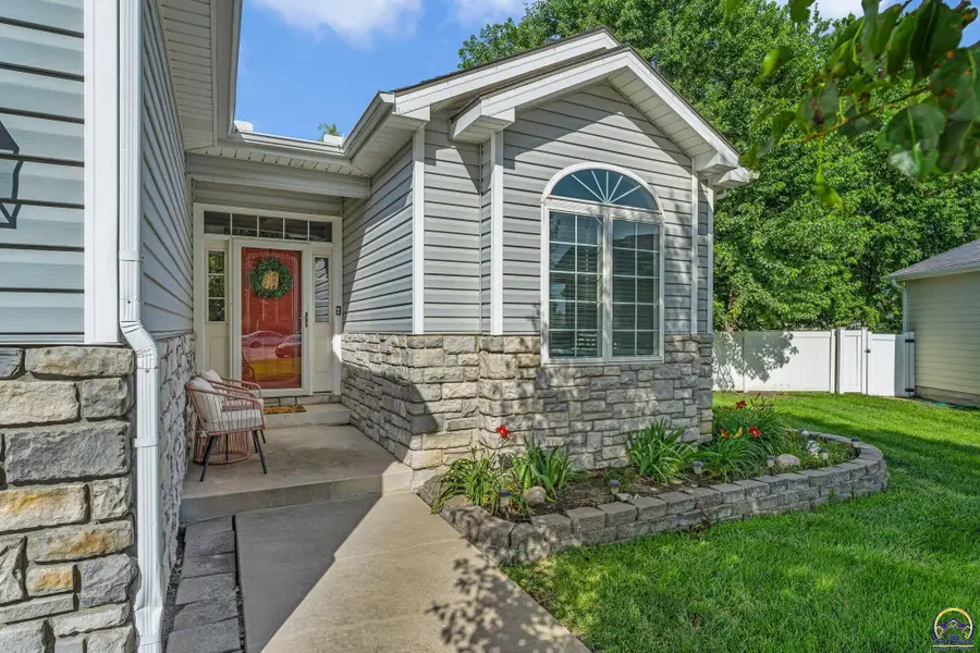 4520 SW Woods Dr, Topeka, KS 66610 - #3