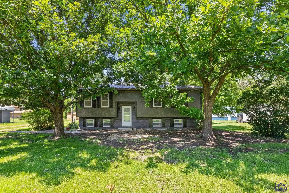 716 Shea St, Burlington, KS 66839-1243 - #1