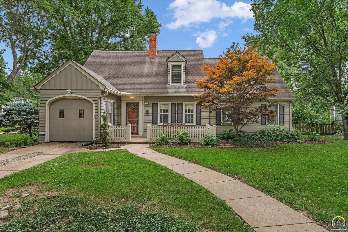 3015 SW 18th St, Topeka, KS 66604 - #1